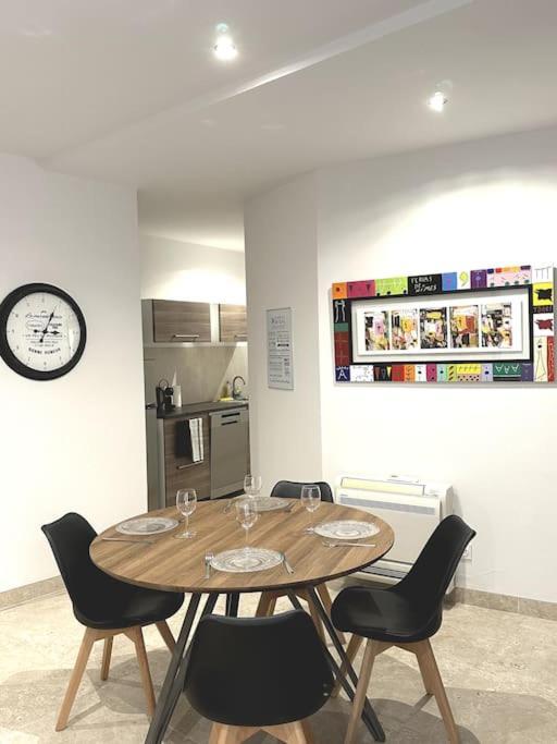 Appartement Centre Ville - Parking Prive - Wifi นีมส์ ภายนอก รูปภาพ